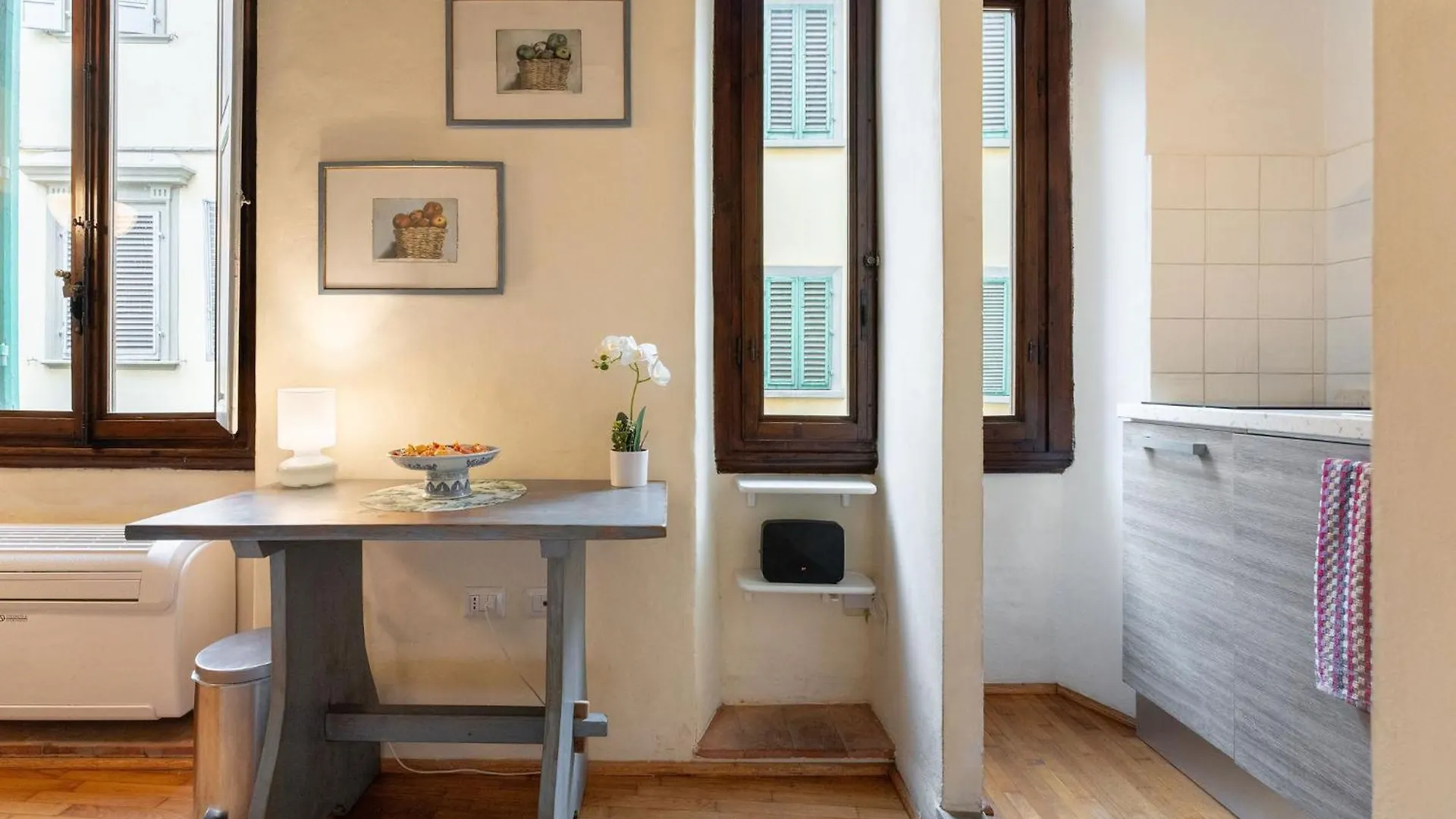 Via Benedetta, 13 - Florence Charming Apartments - Florentine Gem Steps From Station - Prime Spot! Italy