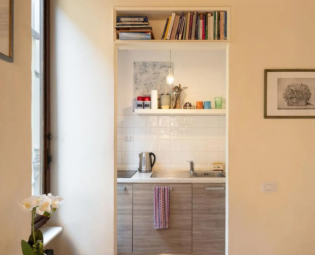 Via Benedetta, 13 - Florence Charming Apartments - Florentine Gem Steps From Station - Prime Spot!