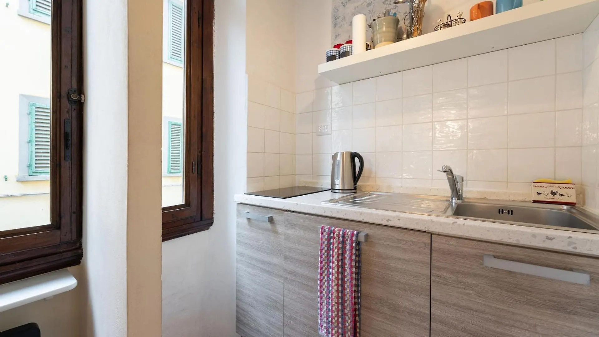 Via Benedetta, 13 - Florence Charming Apartments - Florentine Gem Steps From Station - Prime Spot!